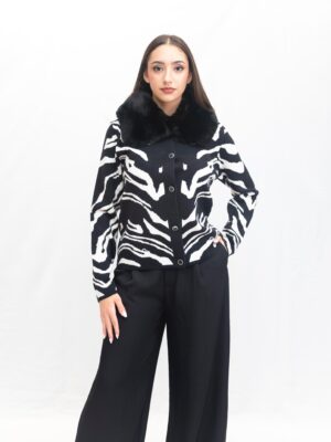 Cárdigan bicolor con cuello de pelo sintético de Lemaille visto de frente.