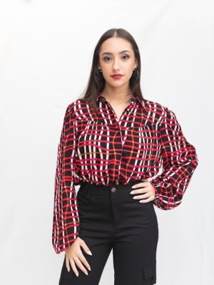 blusa de cuadros en tonos rojos y negros de Lola Espeleta